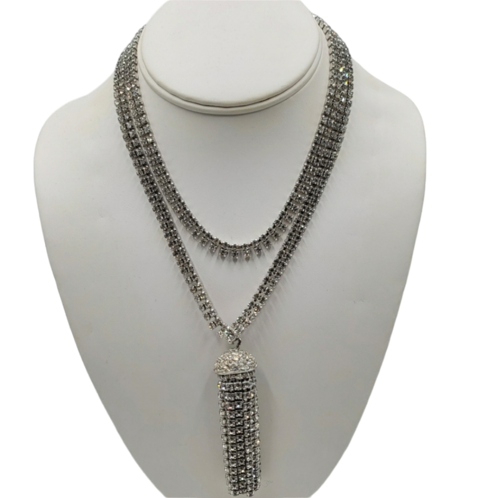Vtg white rhinestone drop down necklace